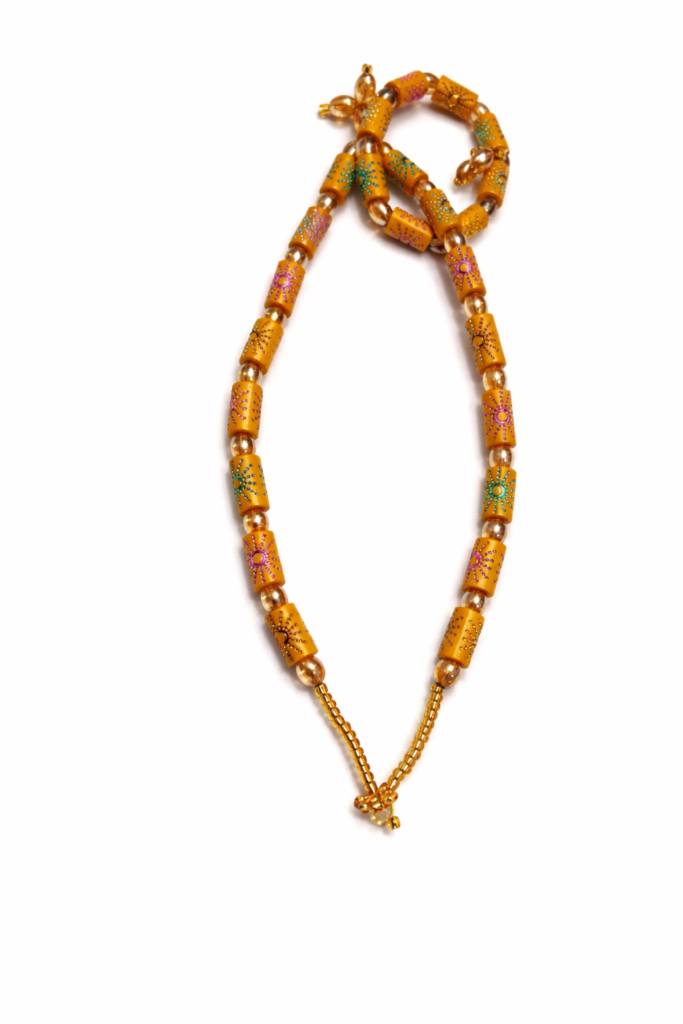 pärlor halsband set med armband och tillhörande höring 150 kr