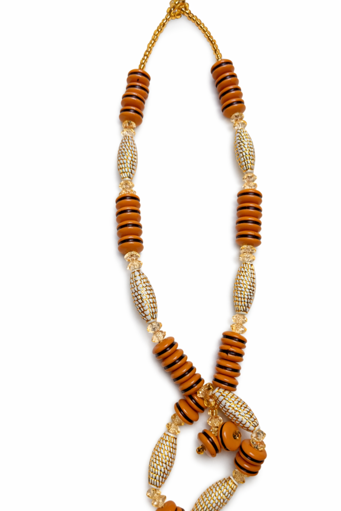 pärlor halsband set med armband och tillhörande höring 150 kr