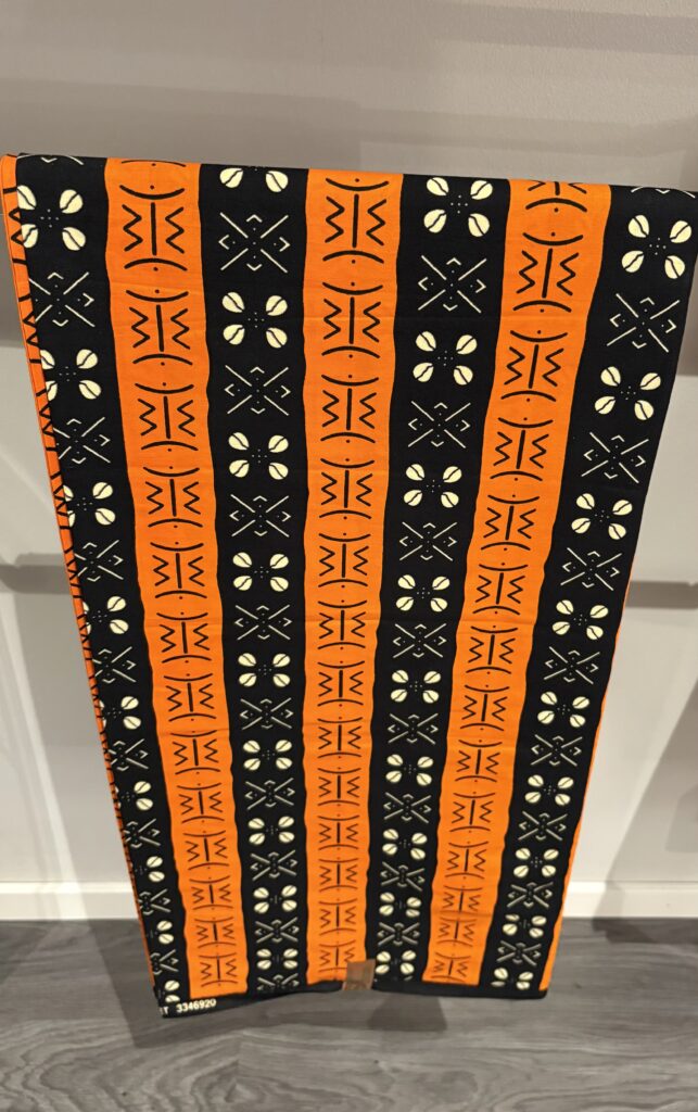 orange/svart Afro tyg 6yard 700 kr eller 140kr/m