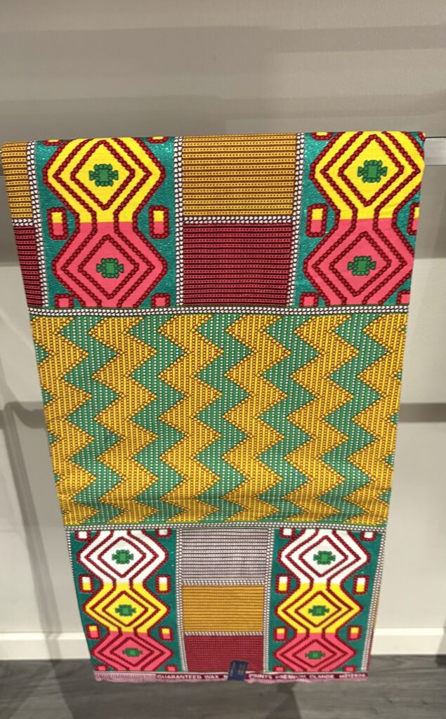 Grön/röd/gul med Afro tyg 6yard 700 kr eller 140kr/m