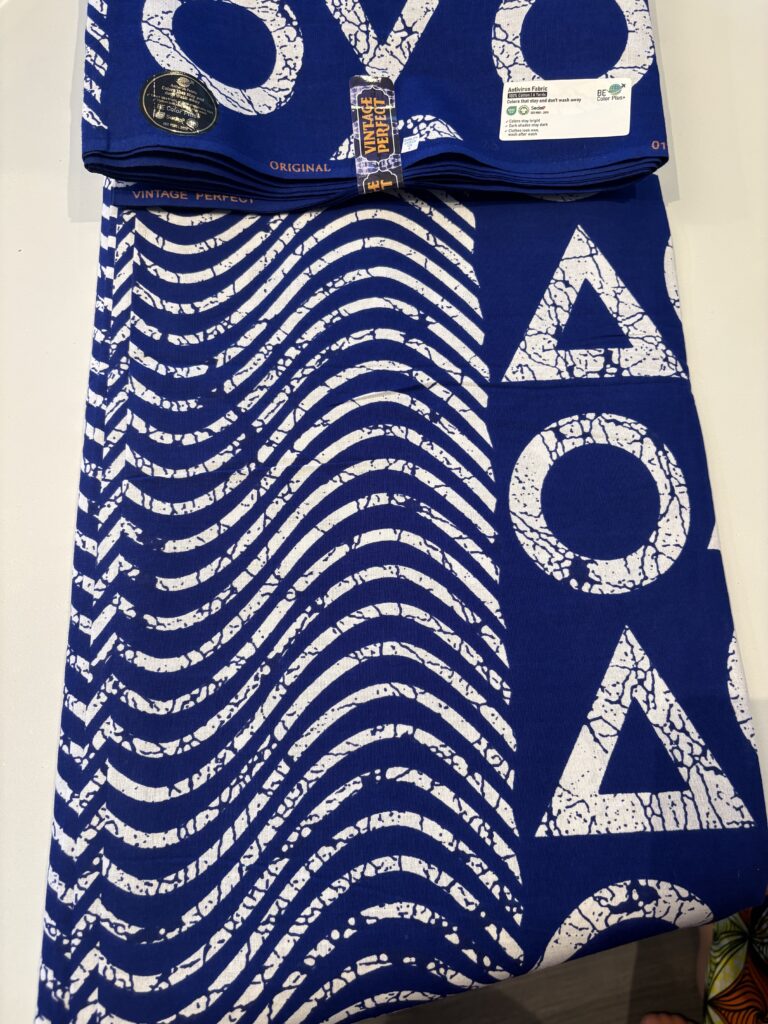 Blå/vit Afro tyg 6yard 700 kr eller 140kr/m